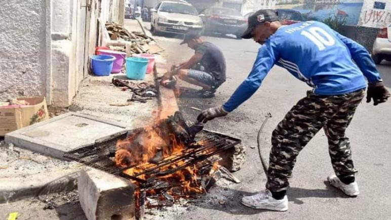 جماعة طنجة تصدر قرارا يمنع شيّ رؤوس الأضاحي بالأزقة والطرقات