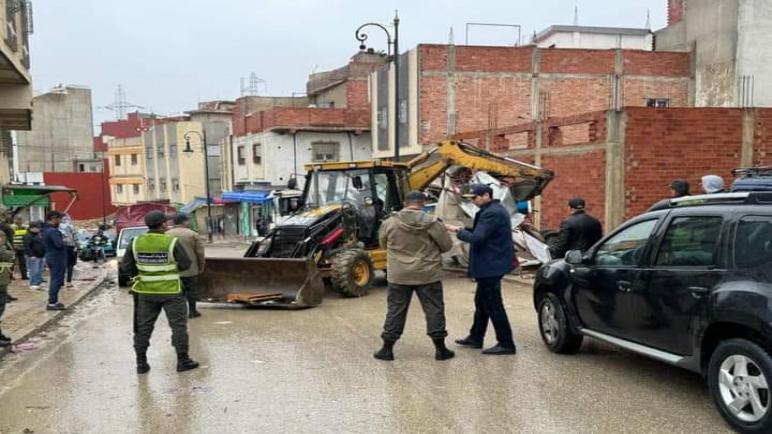 ساكنة طنجة يناشدون تدخل الوالي لتحرير الملك العام بطنجة بعد عجز قياد المقاطعات وتكاسل رجال السلطة المحلية